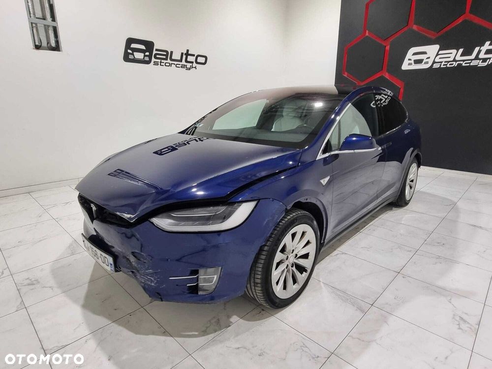 Tesla Model X - 11