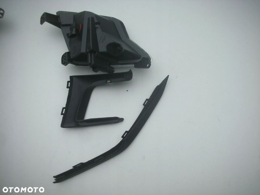 HALOGEN FORD FOCUS 2018-2022 MK4 LEWY KRATKA LISTWA - 2