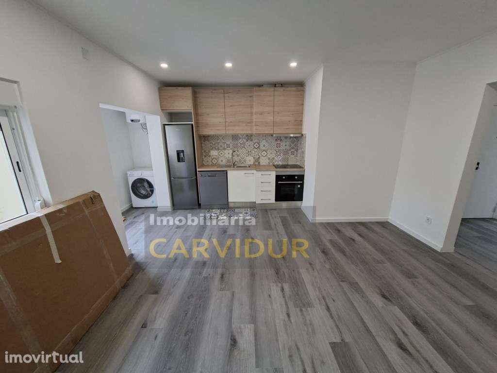 Baixa da Banheira T2 totalmente remodelado - Grande imagem: 4/22