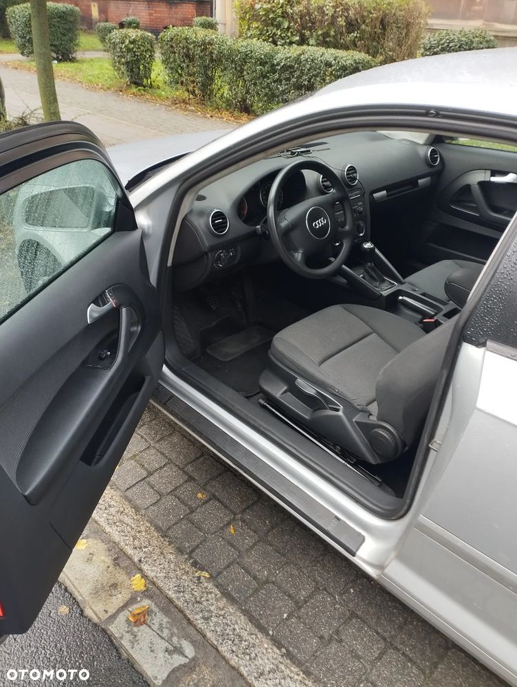 Audi A3 3-drzwiowe 1.6 Ambiente - 10