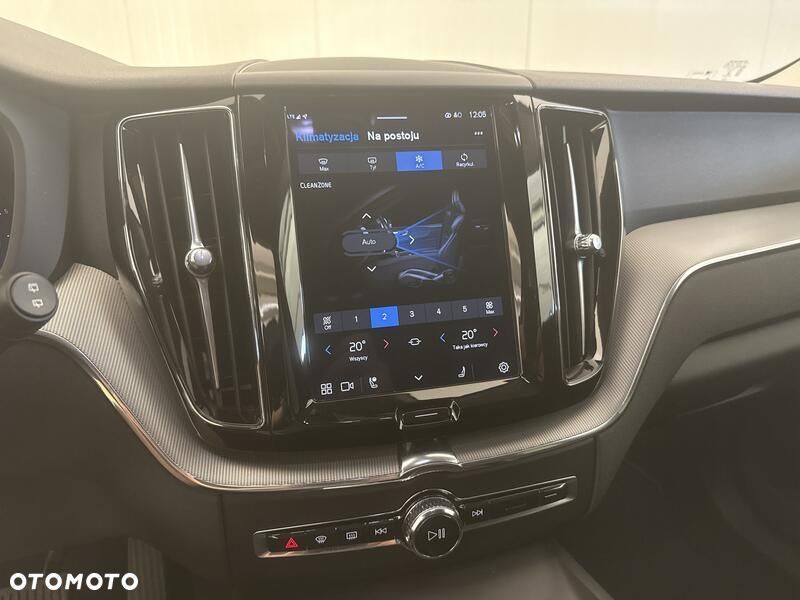 Volvo XC 60 B4 B Plus Dark - 22