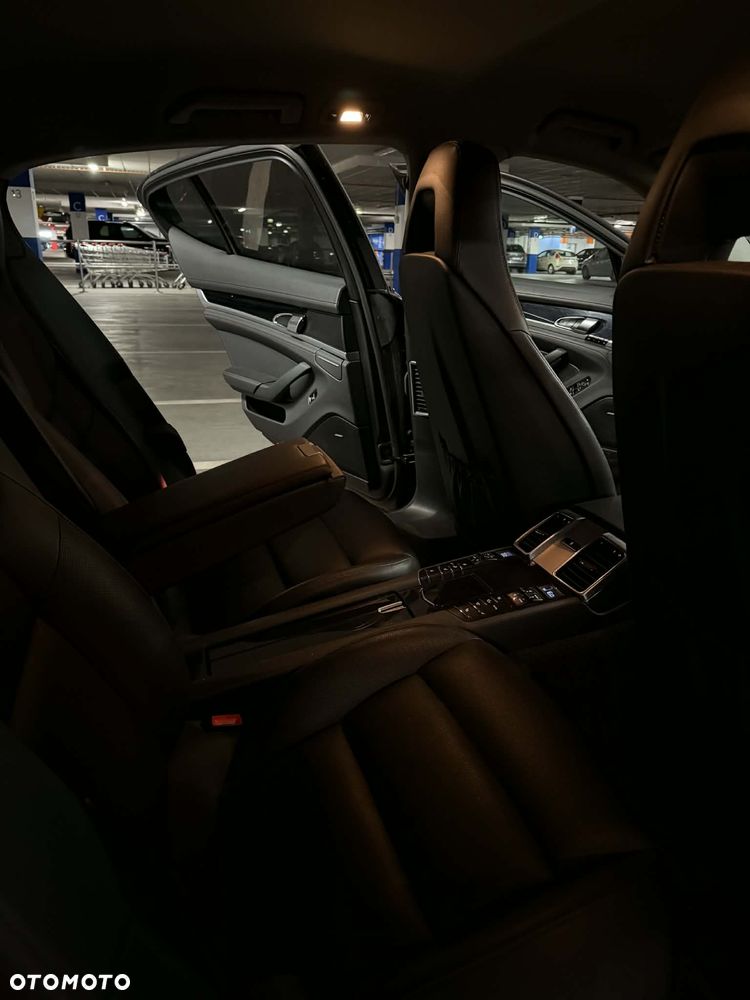 Porsche Panamera - 16