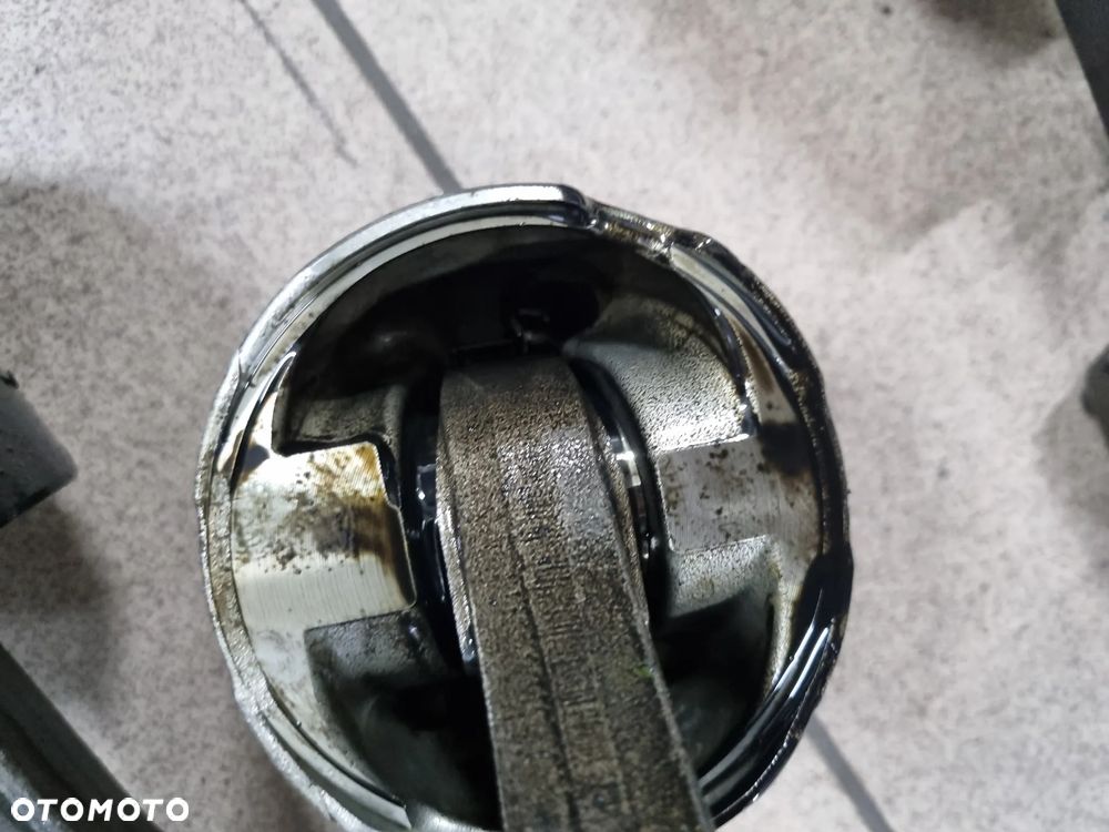 TŁOK KORBOWÓD MASTER III MOVANO B  NV400 2.3 10r.+ - 4