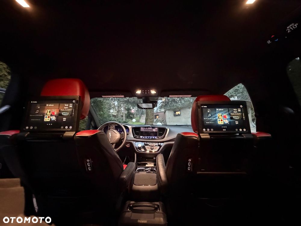 Chrysler Pacifica - 10