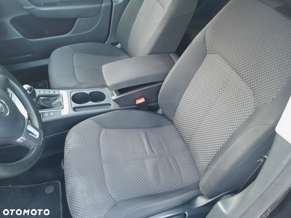Volkswagen Passat 2.0 Blue TDI SCR Trendline - 10