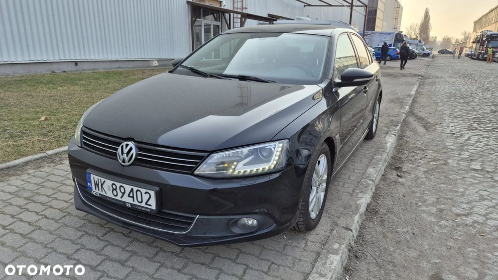 Volkswagen Jetta 2.0 TDI Highline DSG - 3