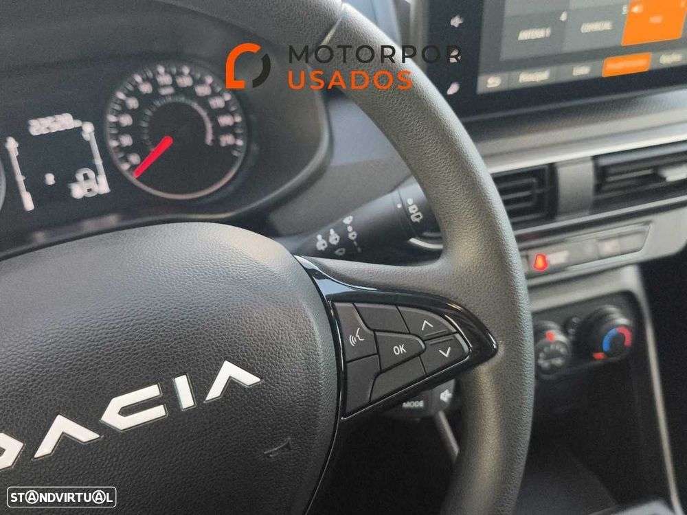 Dacia Sandero 1.0 SCe Essential — fotografia 19