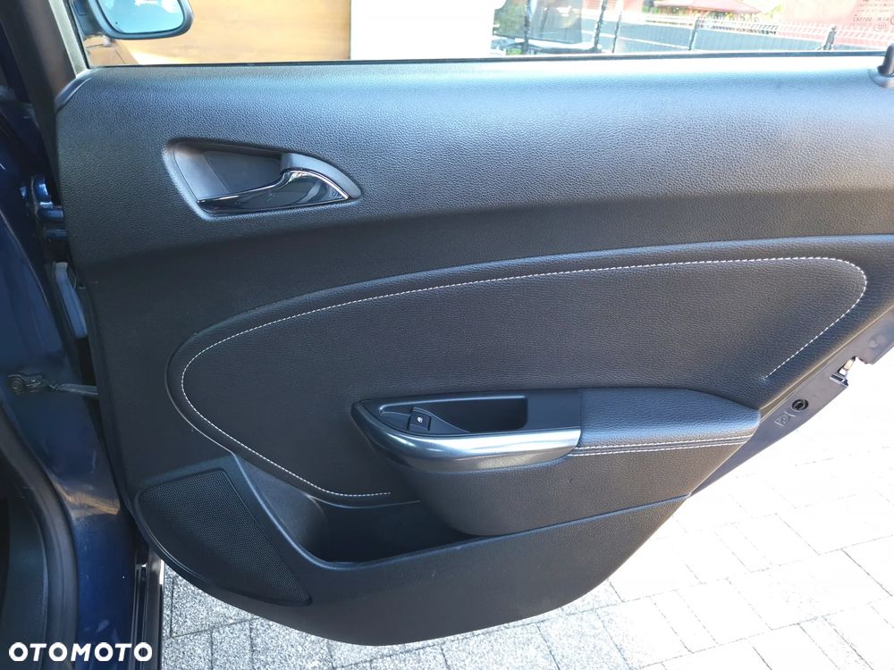 Opel Astra 1.6 Turbo Innovation - 29
