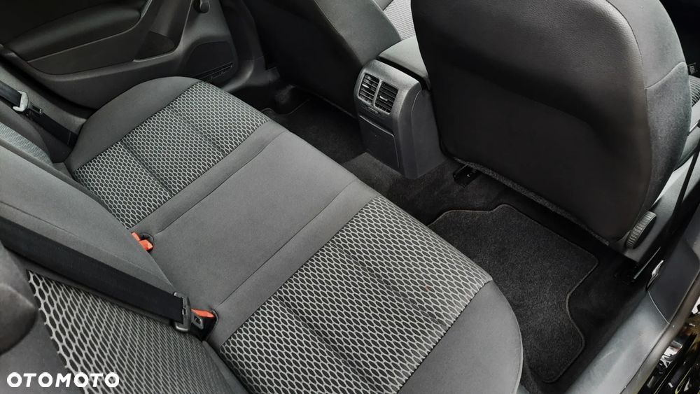 Volkswagen Golf 1.6 TDI DPF Trendline - 17
