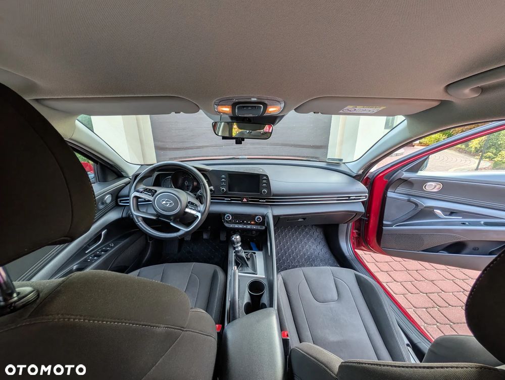 Hyundai Elantra - 8