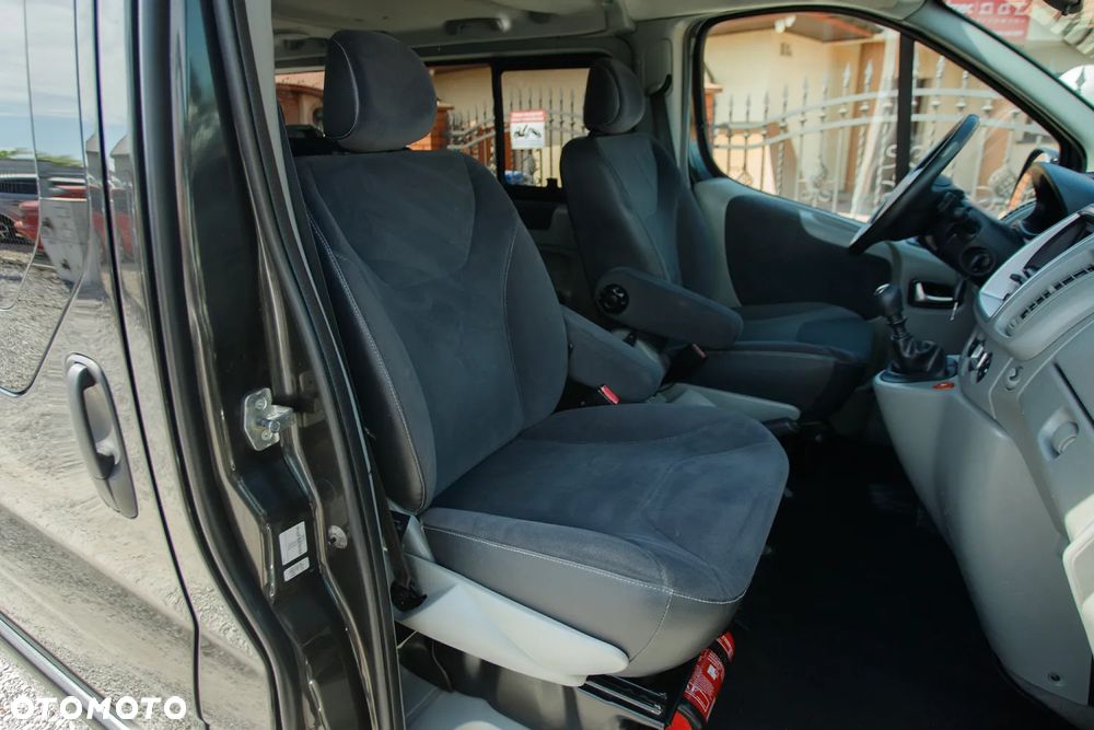 Renault Trafic Grand Passenger Black Edition - 7