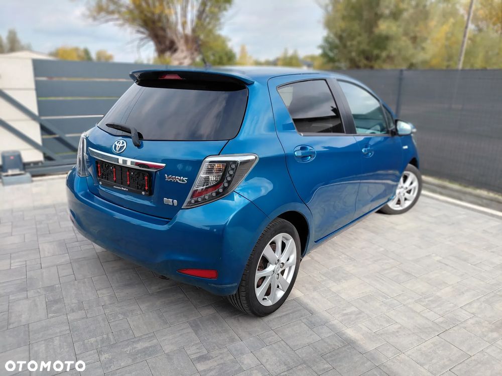 Toyota Yaris Hybrid 100 Premium - 17