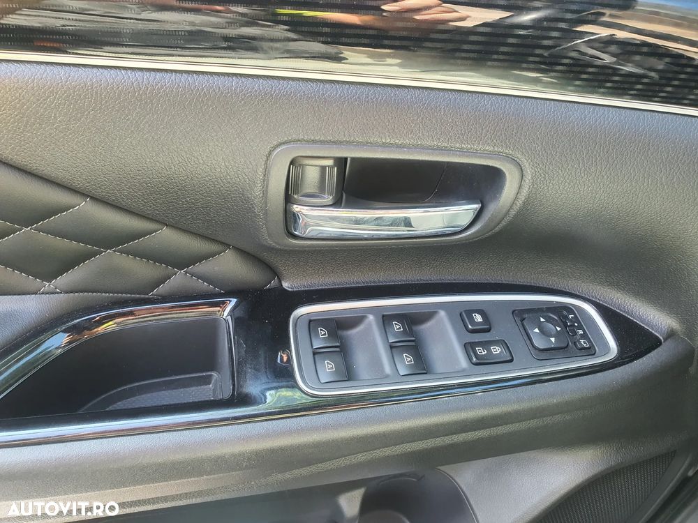 Mitsubishi Outlander 2.4 4WD Diamant+ - 24