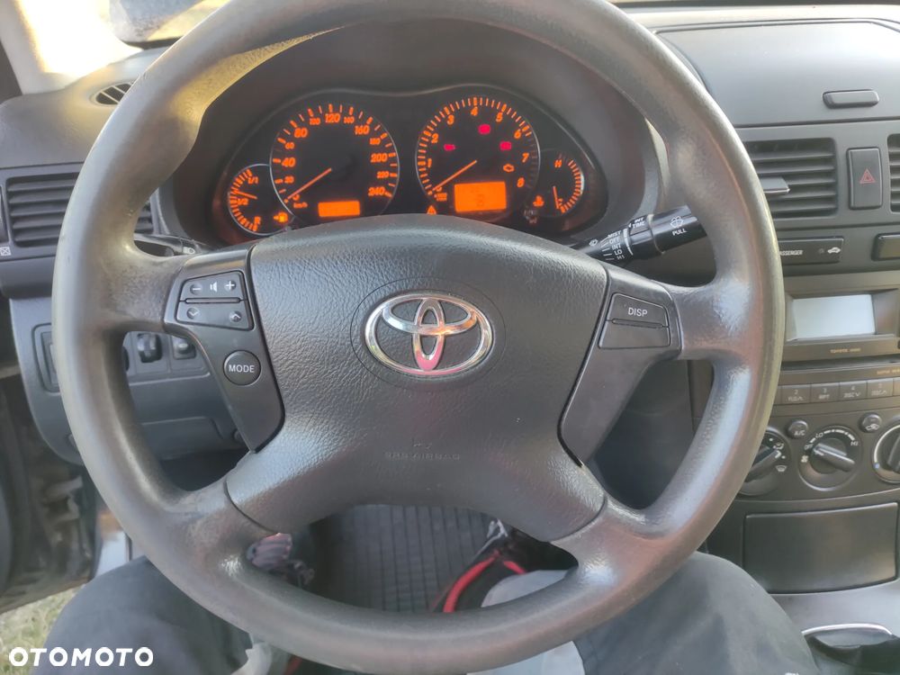 Toyota Avensis 1.8 VVT-i Sol Premium - 15