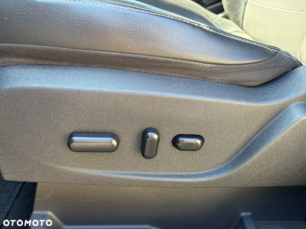 Ford Kuga - 10