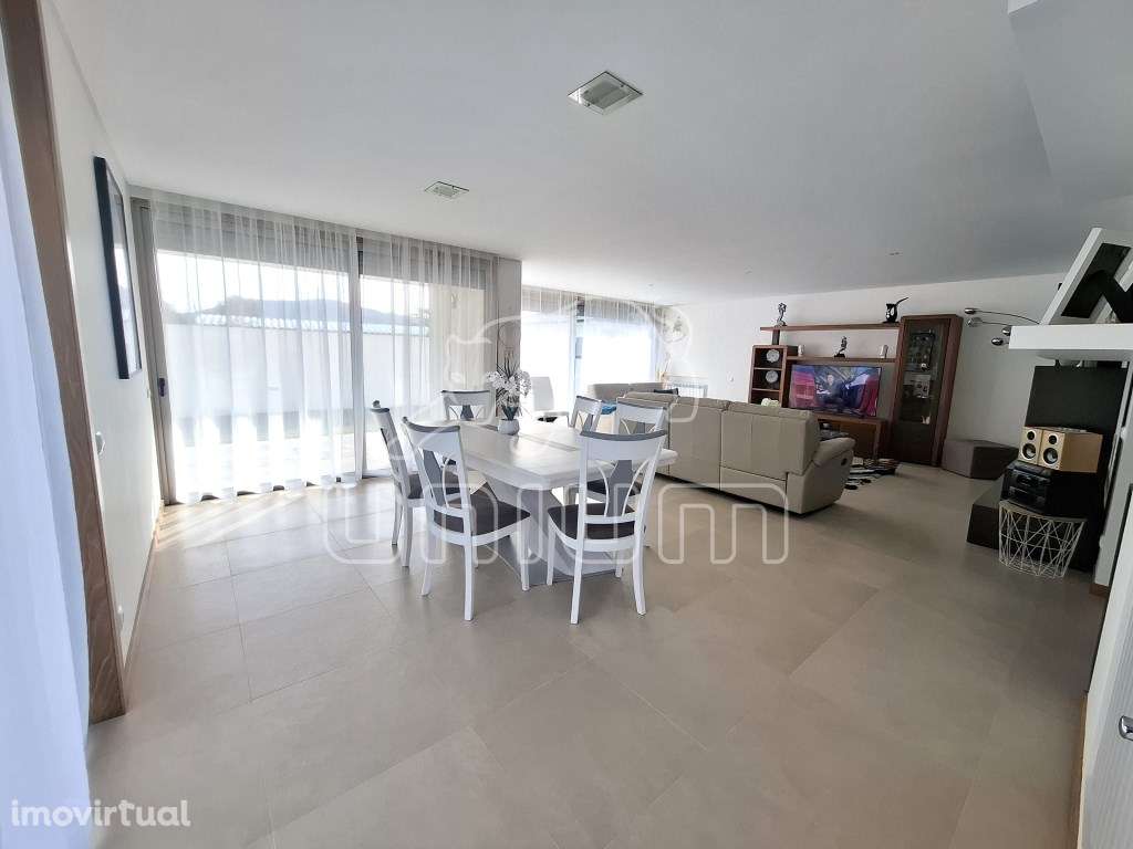 Fabulosa Moradia Geminada T3 com Jardim - Grande imagem: 3/32