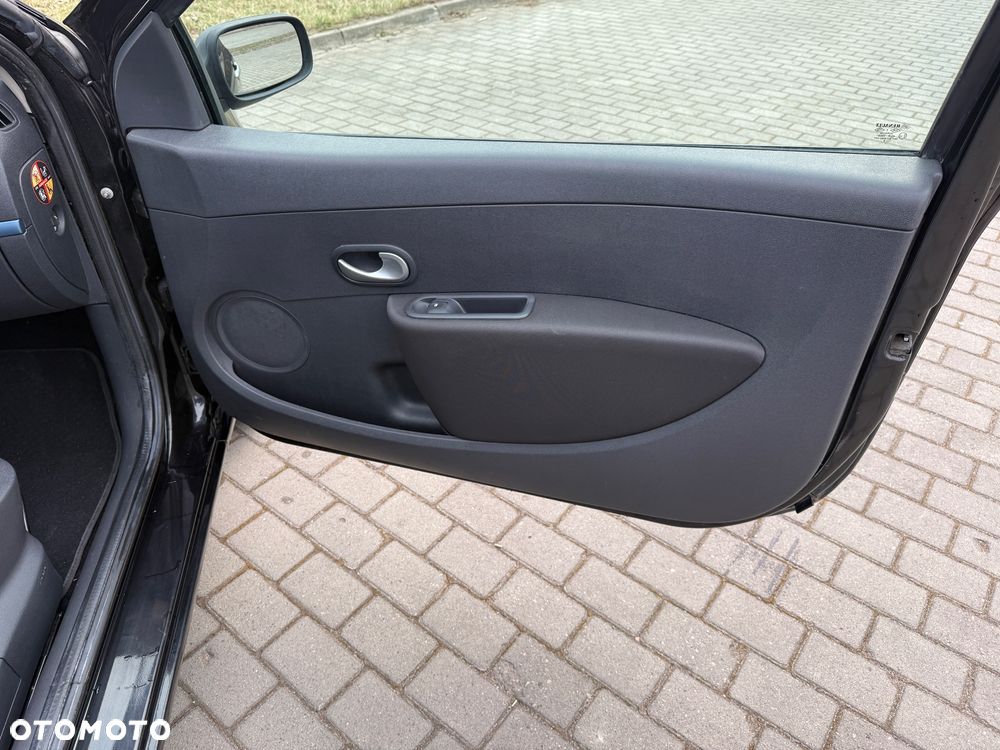 Renault Clio 1.2 16V 75 Expression - 11
