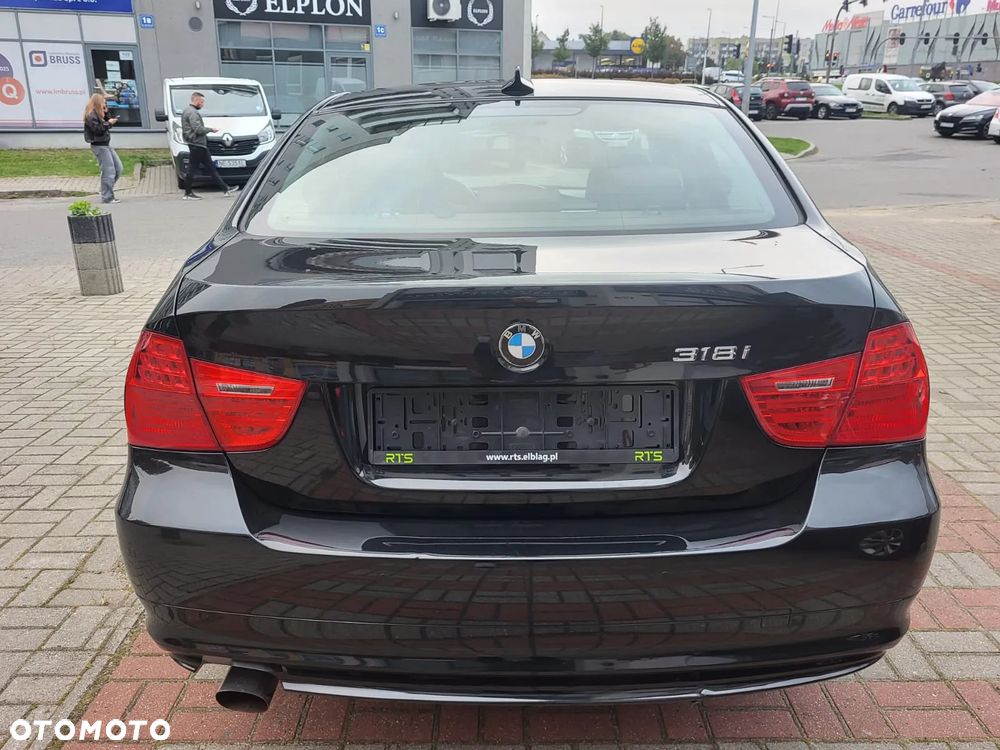 BMW Seria 3 318i Edition Sport - 12