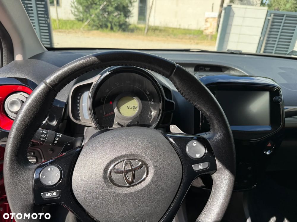 Toyota Aygo x.shift x-play connect - 5