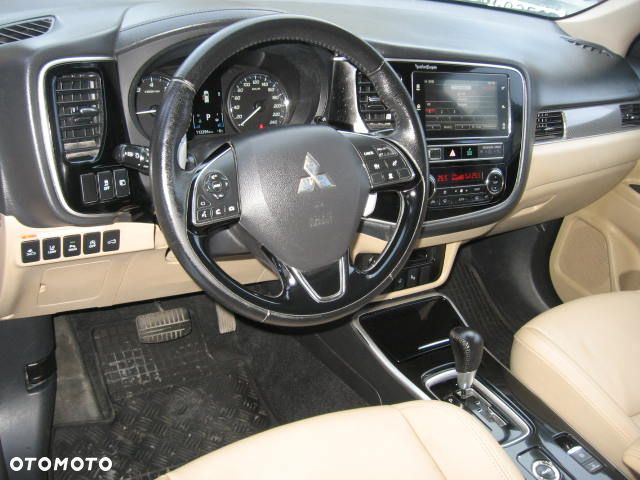 Mitsubishi Outlander 2.0 Intense + SDA 4WD CVT - 25