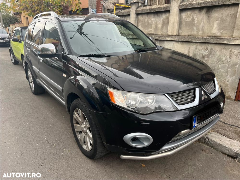 Mitsubishi Outlander 2.4 MIVEC NAVI Instyle Aut - 2