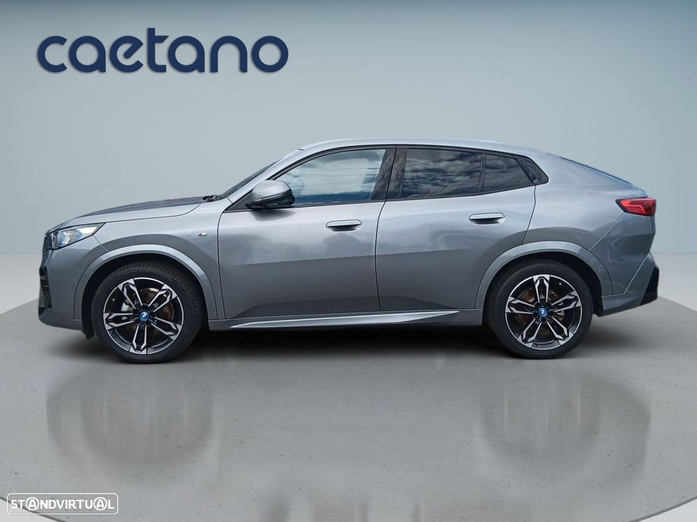 BMW iX2 eDrive20 Pack Desportivo M - 5