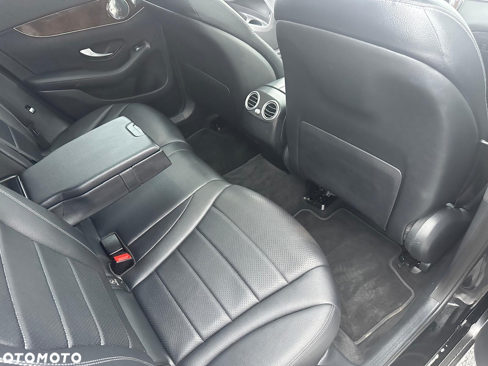 Mercedes-Benz GLC 300 Coupe 4Matic 9G-TRONIC - 25