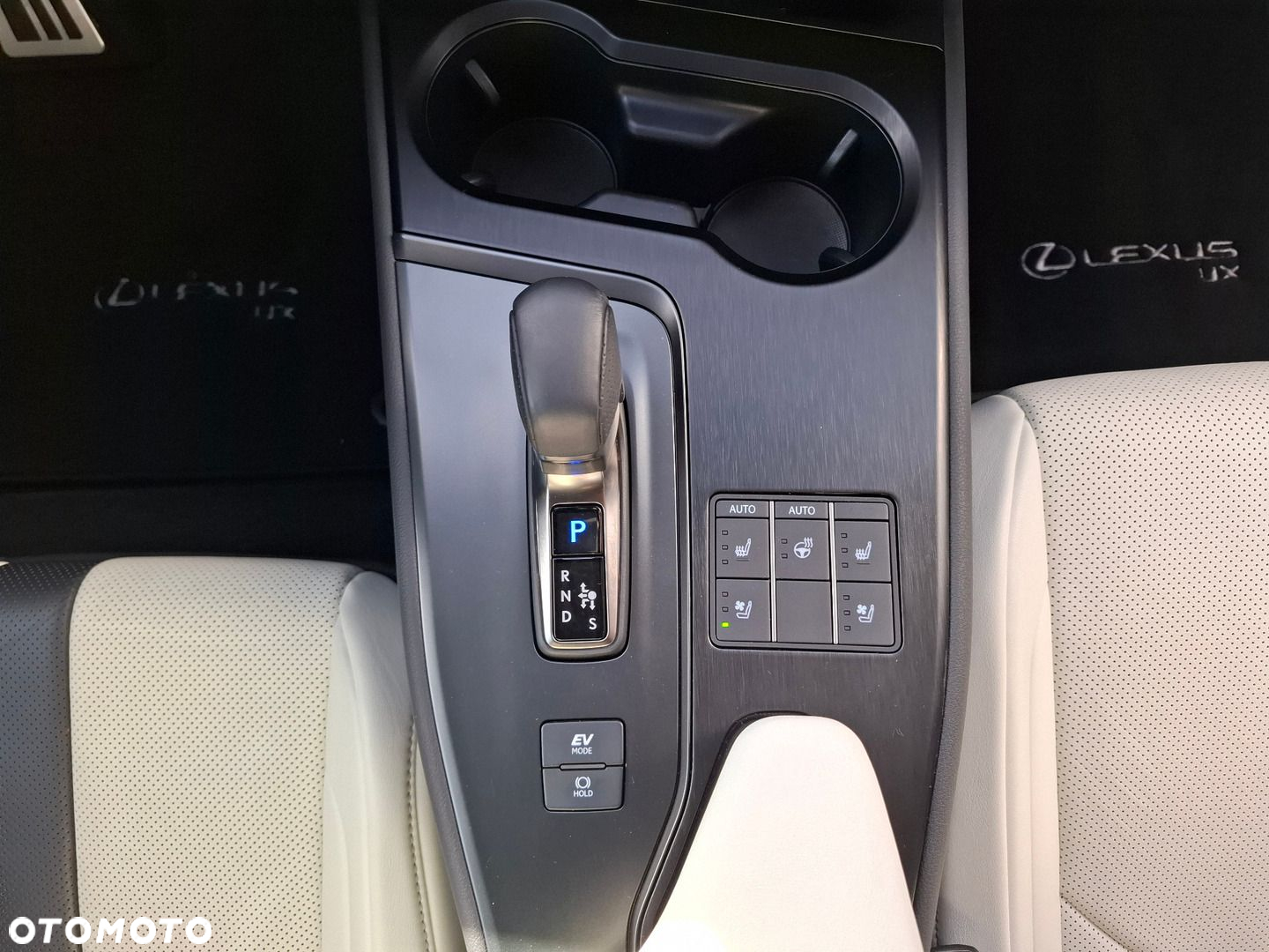 Lexus UX - 33