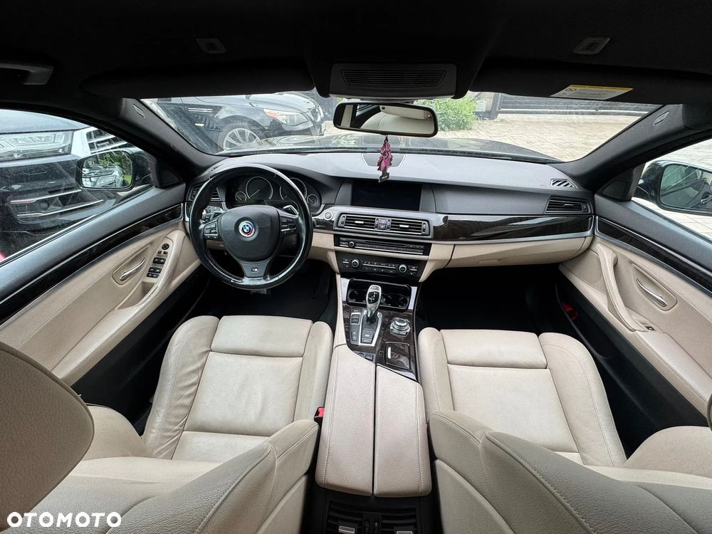 BMW Seria 5 550i xDrive Sport-Aut - 11