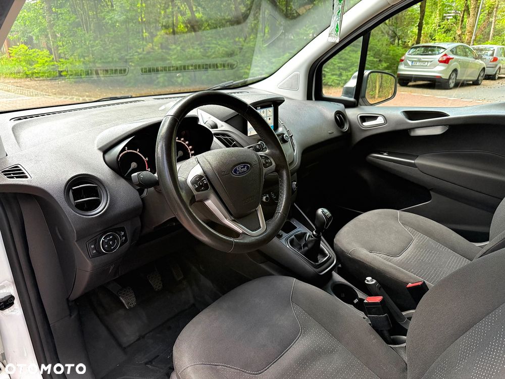Ford Transit Courier - 13