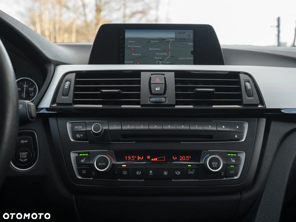 BMW Seria 3 318d Sport Line - 26