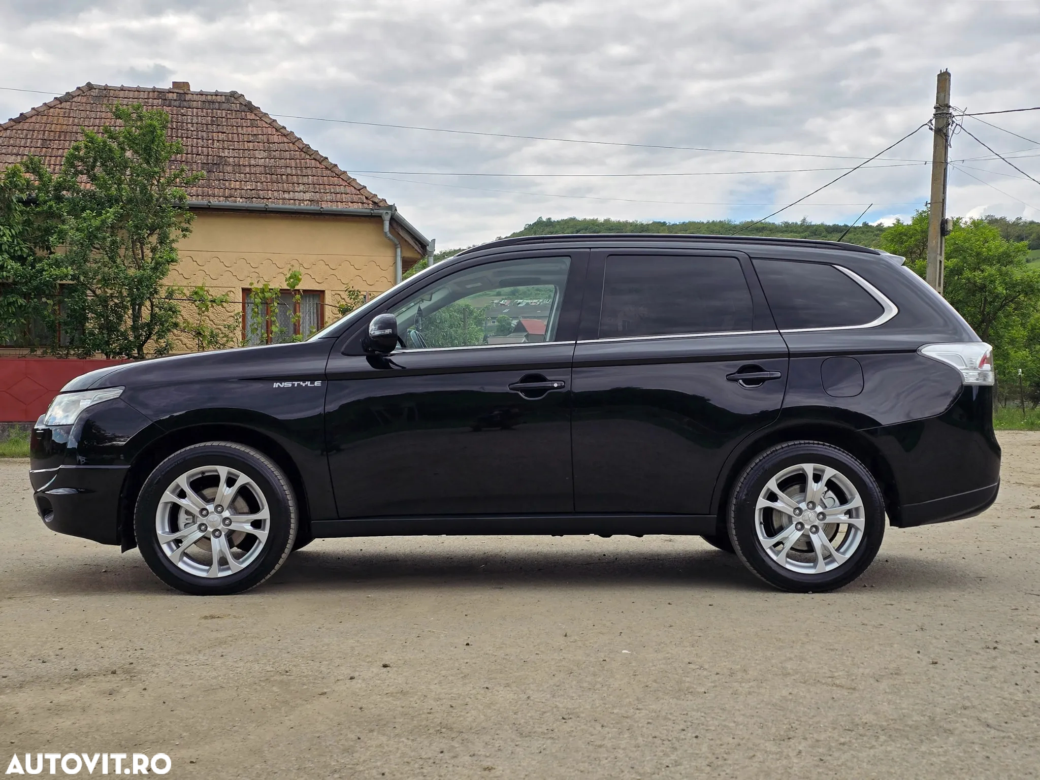 Mitsubishi Outlander 2.2 DI-D 4WD Instyle - 12