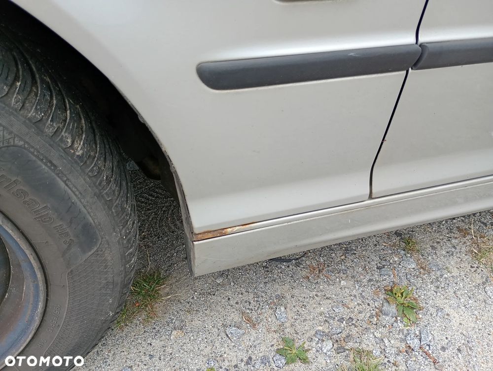 BMW Seria 3 318i - 12