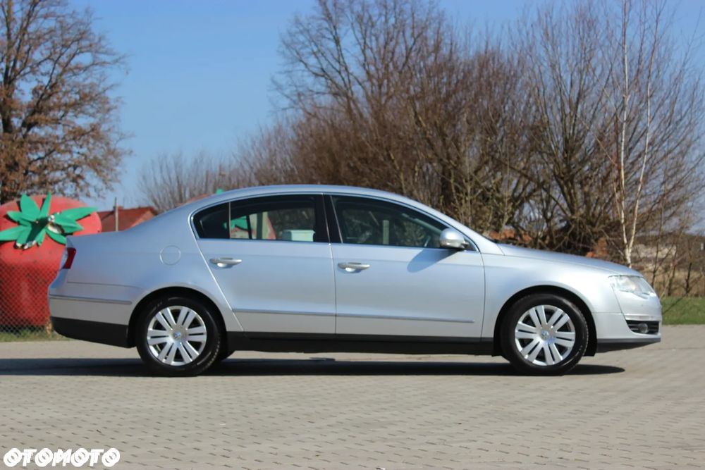 Volkswagen Passat 1.6 FSI Highline - 4