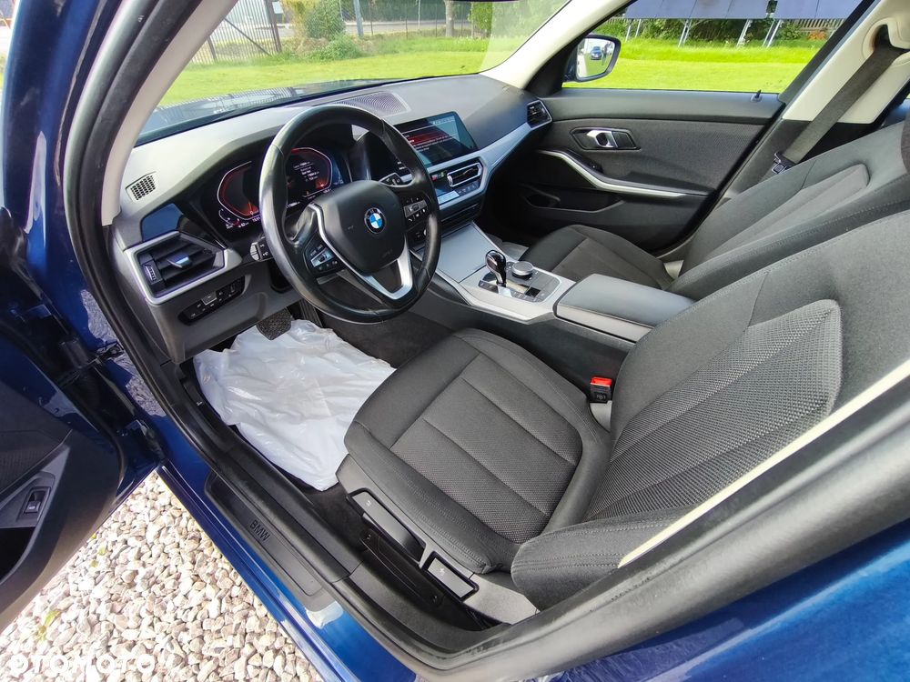 BMW Seria 3 318d - 19