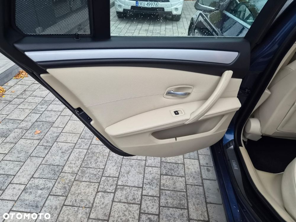 BMW Seria 5 520i - 24