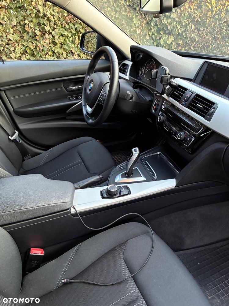 BMW Seria 3 320i Advantage - 39