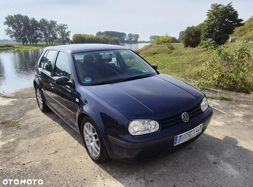 Volkswagen Golf - 1