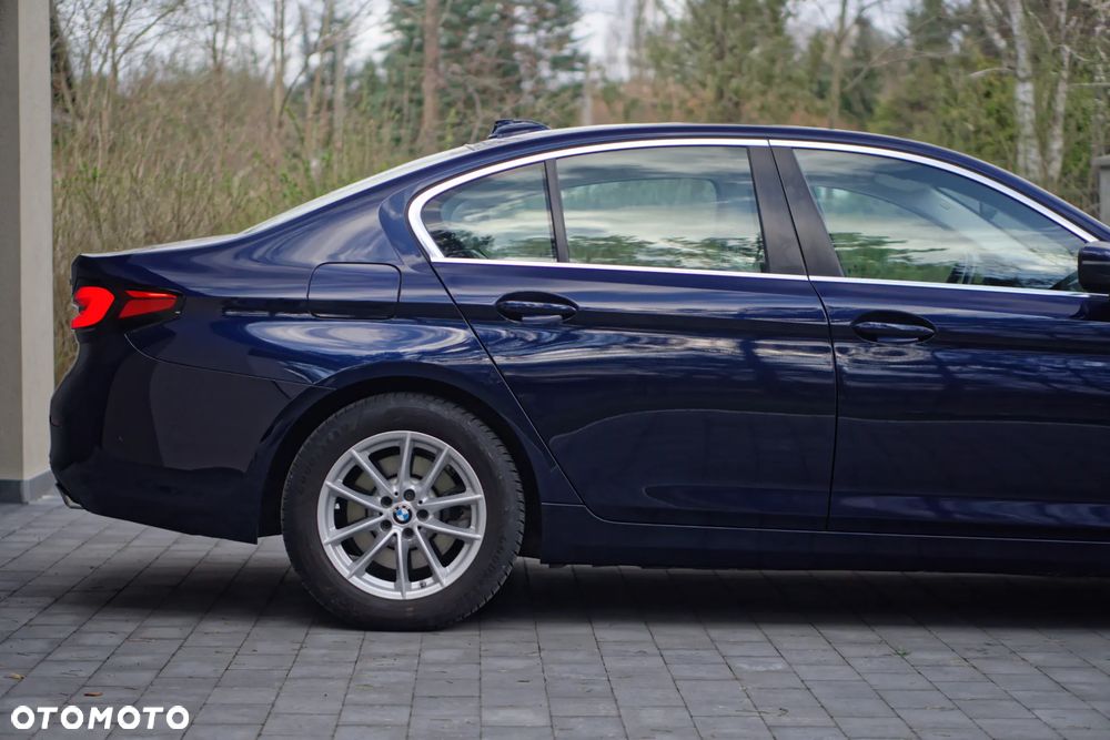 BMW Seria 5 520d xDrive - 9