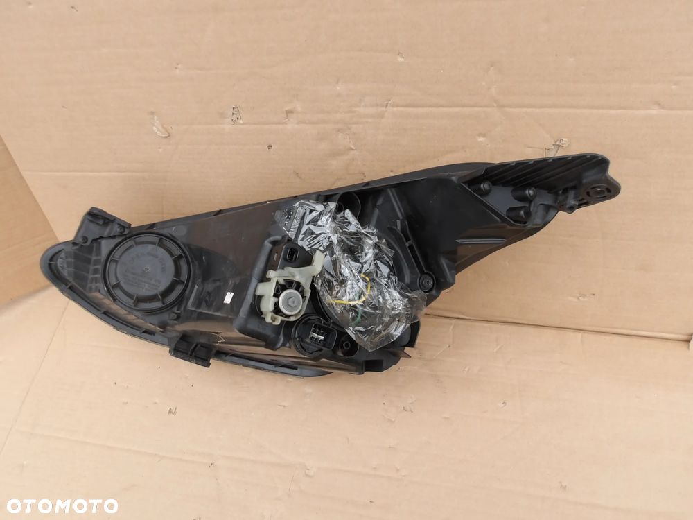 LAMPA PRAWY PRZOD HYUNDAI I10 II 92102-B9000 - 8