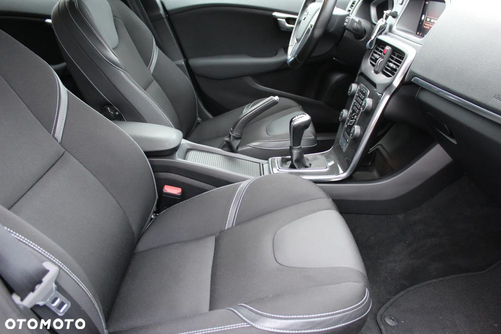 Volvo V40 D2 Momentum - 8