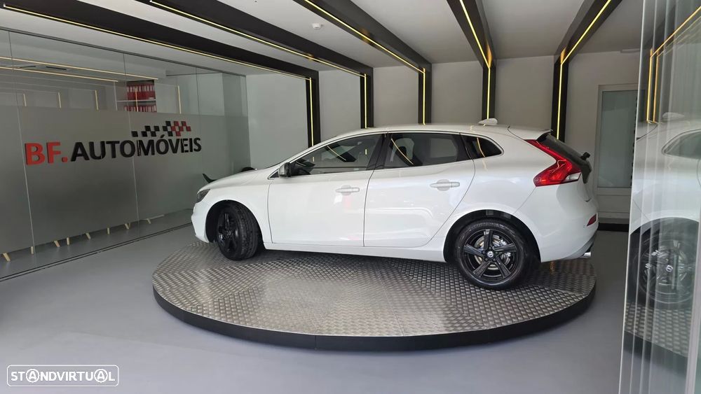 Volvo V40 2.0 D2 R-Design - 13