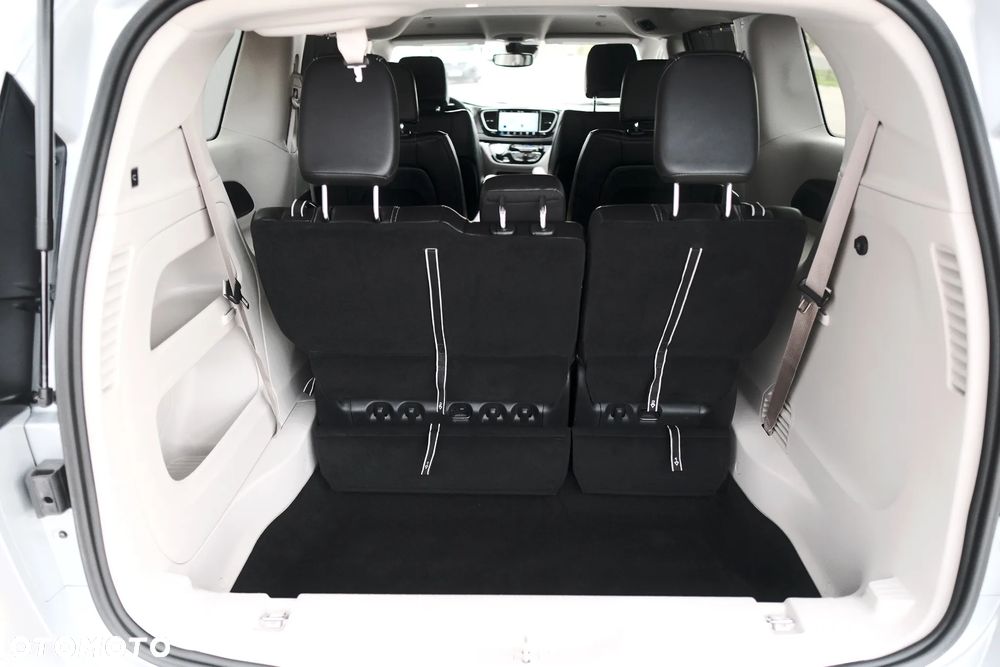 Chrysler Pacifica - 29