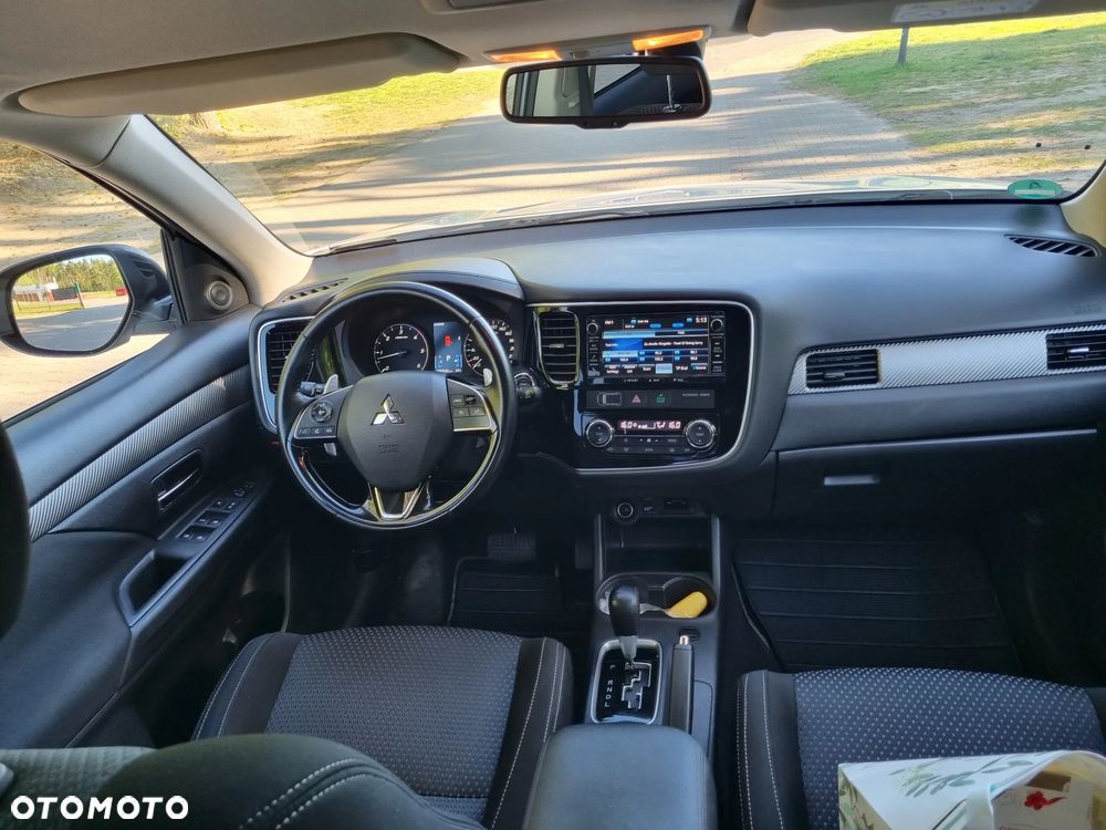 Mitsubishi Outlander 2.2 DI-D 4WD Automatik SUV-Star+ - 9