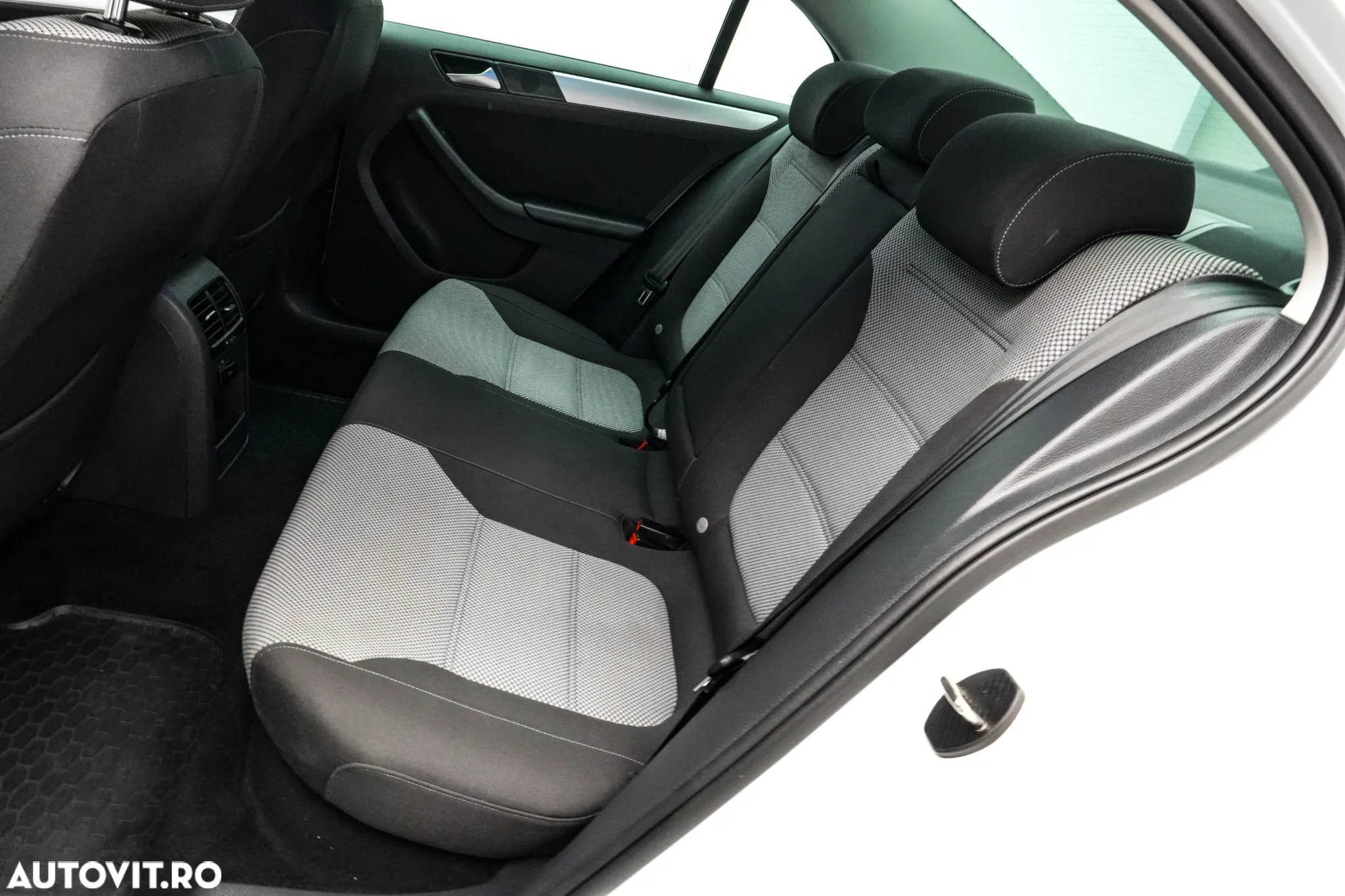 Volkswagen Jetta - 13