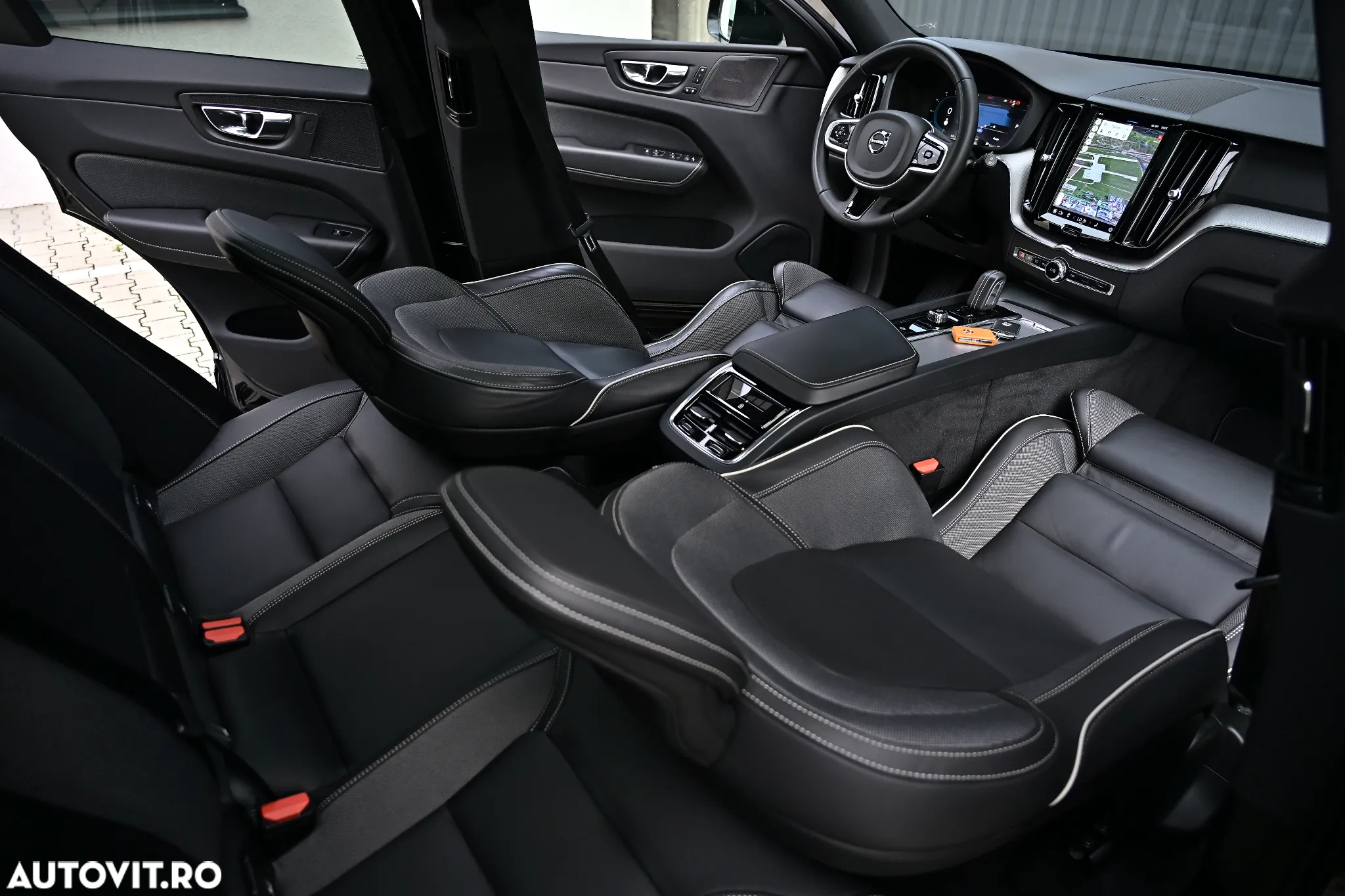 Volvo XC 60 B4 MHEV AT8 AWD R-Design - 29