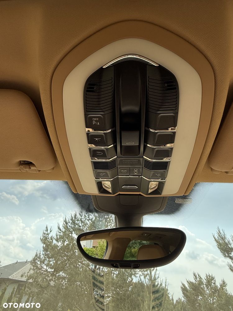 Porsche Cayenne - 24