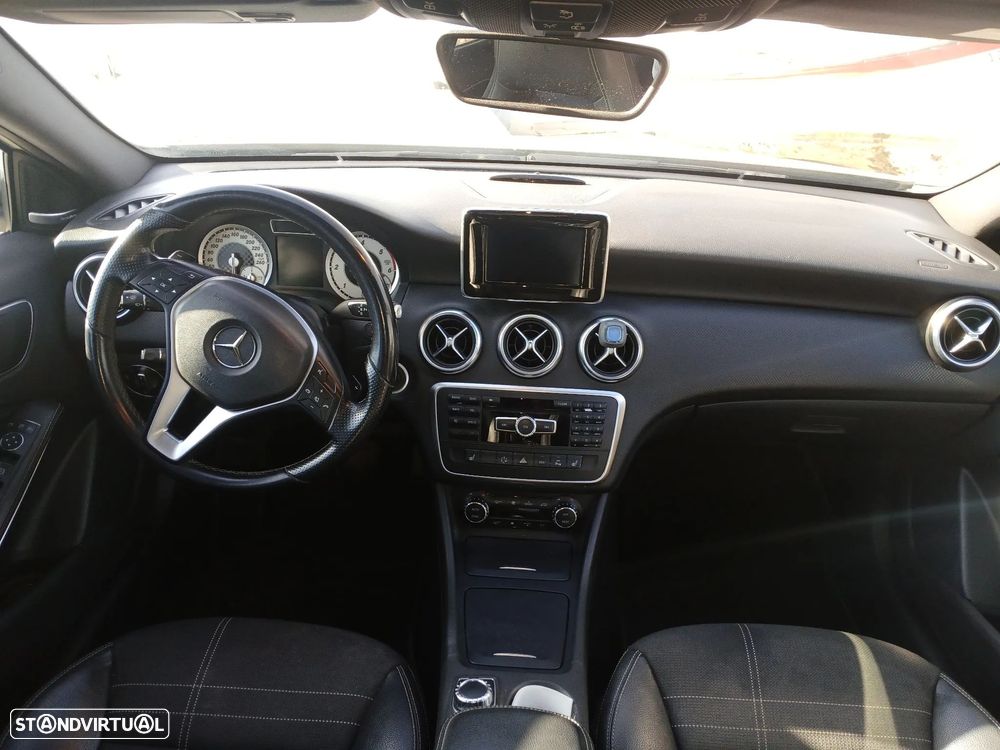 Mercedes-Benz A 180 CDI (BlueEFFICIENCY) 7G-DCT AMG Sport - 11