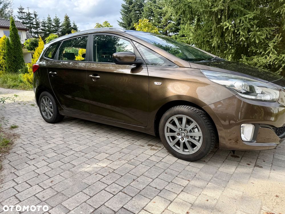Kia Carens - 2
