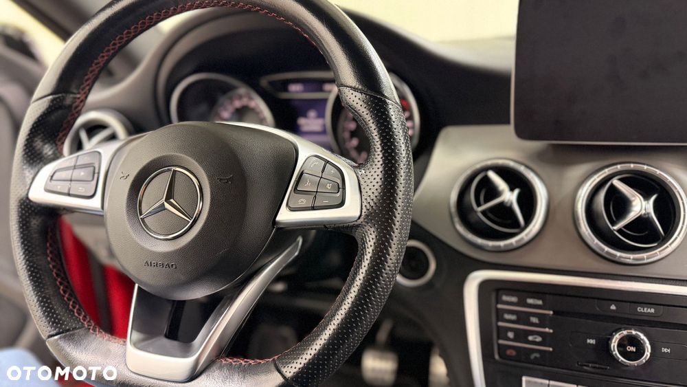 Mercedes-Benz CLA 180 AMG Line - 24